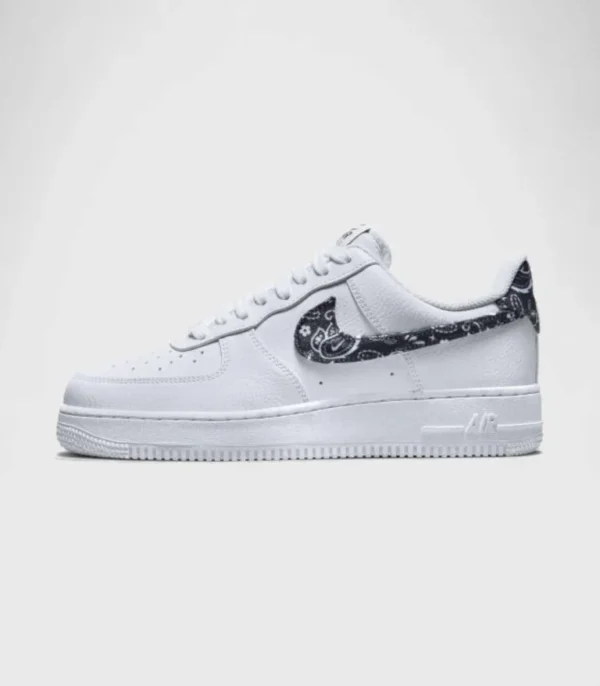 '07 Essential White Black Paisley'