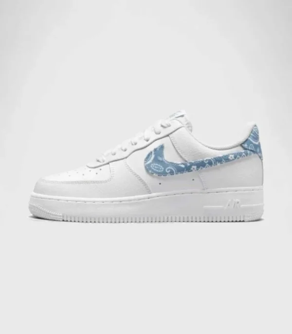 '07 Essential White Worn Blue Paisley'