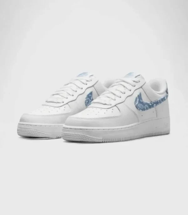 '07 Essential White Worn Blue Paisley'