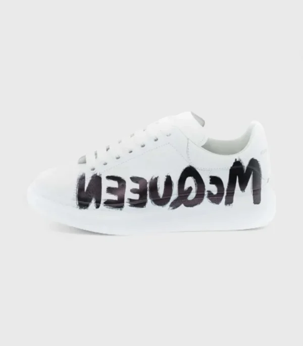 'Oversized Graffiti White'