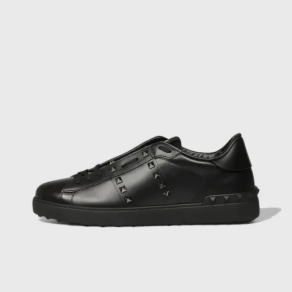 'Rockstud Total Black'