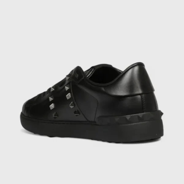 'Rockstud Total Black'