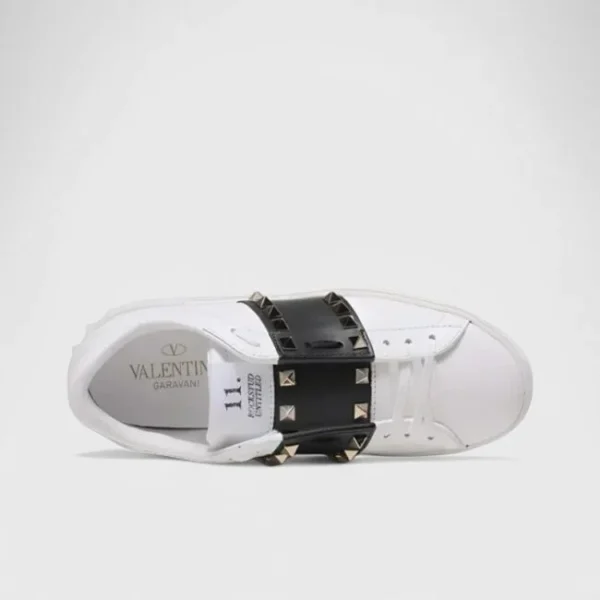 'Rockstud Black'